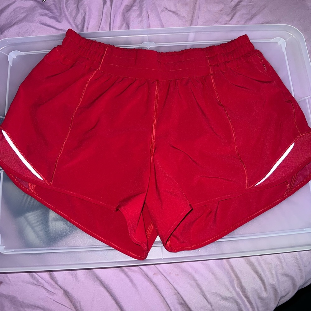 Lululemon Hotty Hot 4” shorts